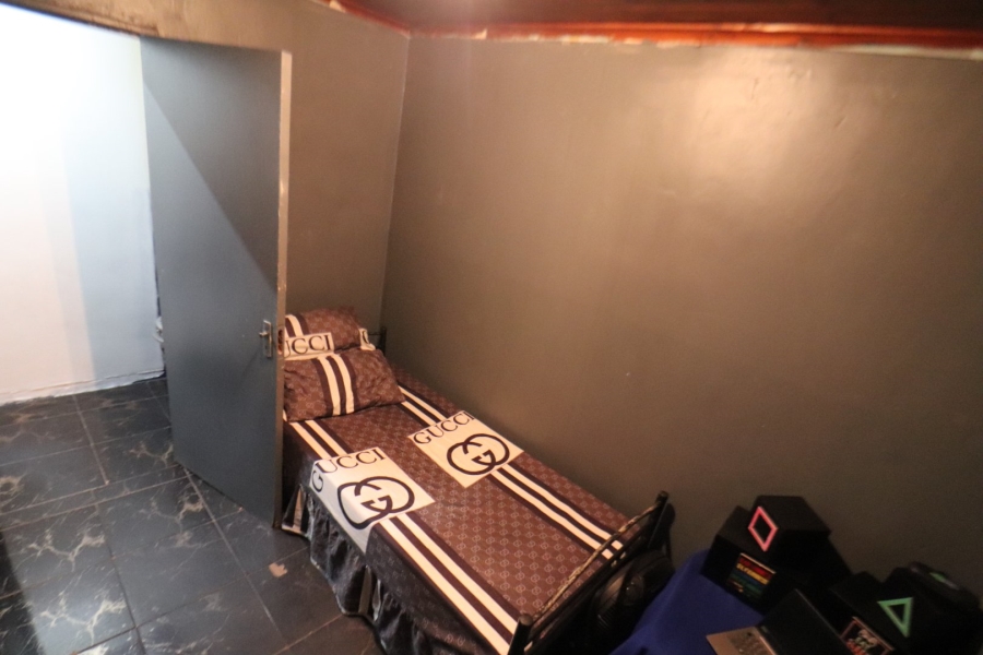 5 Bedroom Property for Sale in Lentegeur Western Cape